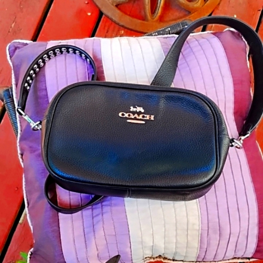 Jamie camera bag with rivets